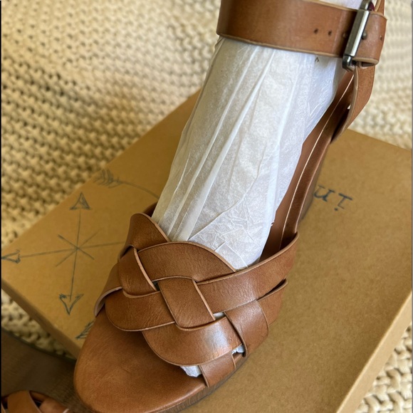 Brand new wedges. Size 9.5. - Picture 2 of 3